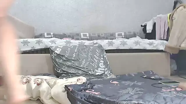 Snapshot of Vika_ chatting on 11/09/25, 02:32 Vika online show from 11/09/25, 02:32