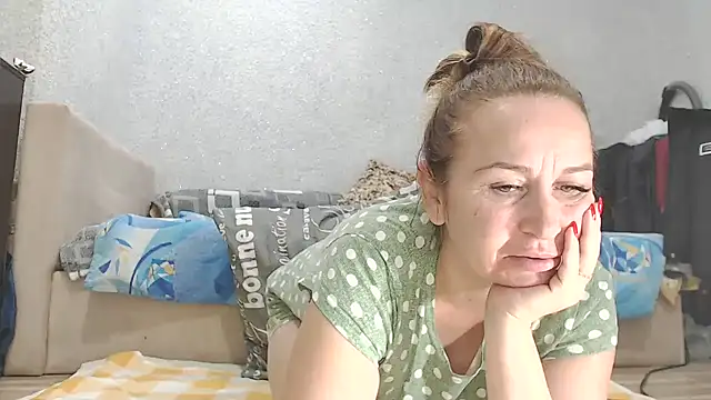Snapshot of Vika_ chatting on 10/18/25, 03:08 Vika online show from 10/18/25, 03:08