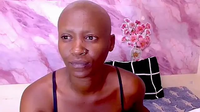 Snapshot of EbonyOlive69 chatting on 12/21/25, 05:47 EbonyOlive69 online show from 12/21/25, 05:47