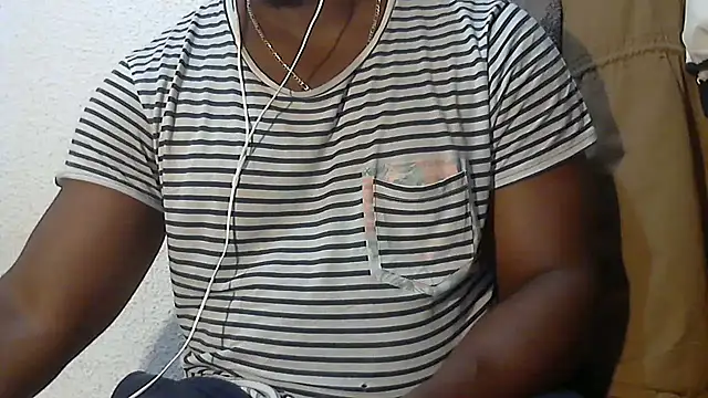 Snapshot of mmoiblack chatting on 10/25/25, 03:23 mmoiblack online show from 10/25/25, 03:23