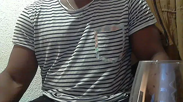 Snapshot of mmoiblack chatting on 10/18/25, 12:40 mmoiblack online show from 10/18/25, 12:40