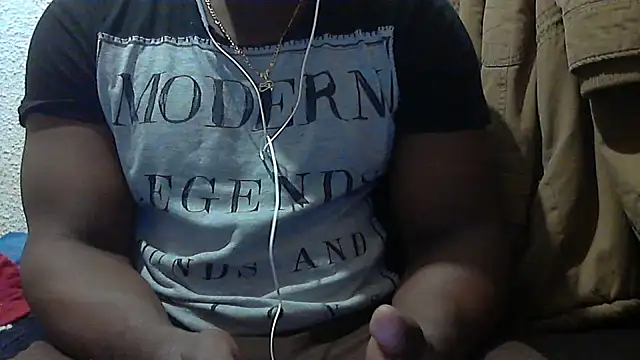 Snapshot of mmoiblack chatting on 11/14/25, 12:14 mmoiblack online show from 11/14/25, 12:14