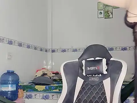 family196 online show from 09/27/25, 04:18