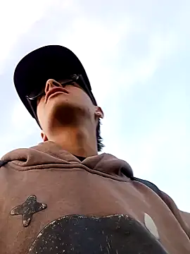 Snapshot of Cuervo_maniaco chatting on 12/20/24, 10:43 Cuervo maniaco online show from 12/20/24, 10:43