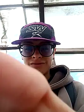 Snapshot of Cuervo_maniaco chatting on 01/15/25, 04:21 Cuervo maniaco online show from 01/15/25, 04:21