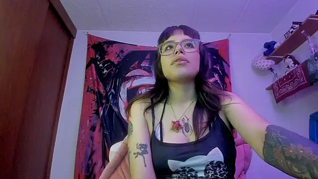 Snapshot of Lucyfx666 chatting on 06/17/26, 04:45 Lucyfx666 online show from 06/17/26, 04:45
