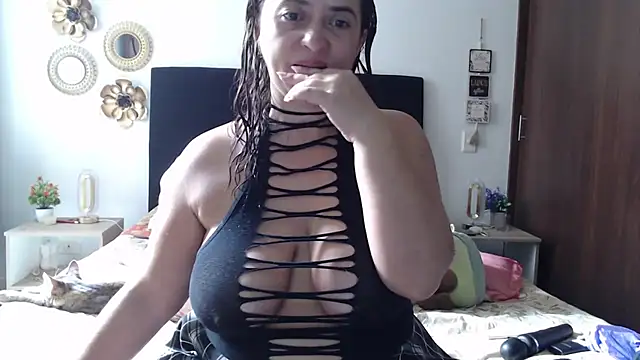 TatianaMonteross online show from 12/21/25, 05:03