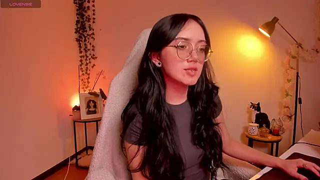 suzumi   online show from 10/24/25, 07:07