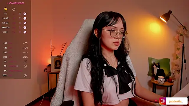 suzumi   online show from 11/11/25, 06:19