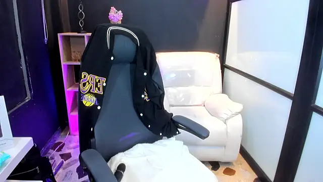 TifanyWhite  online show from 03/14/25, 11:22