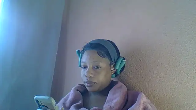 Snapshot of NAUGHTYSHALOTXX chatting on 06/17/26, 10:58 NAUGHTYSHALOTXX online show from 06/17/26, 10:58