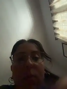 Snapshot of Mizztikaa chatting on 12/22/25, 01:11 Mizztikaa online show from 12/22/25, 01:11