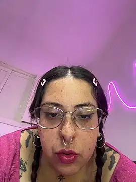 Snapshot of Mizztikaa chatting on 02/25/26, 05:24 Mizztikaa online show from 02/25/26, 05:24