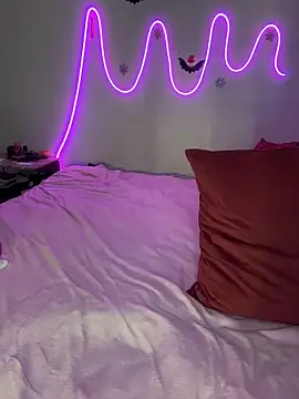 Snapshot of Mizztikaa chatting on 12/21/25, 02:41 Mizztikaa online show from 12/21/25, 02:41