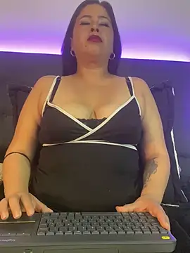 Snapshot of Leahstonee2 chatting on 03/09/25, 12:10 Leahstonee2 online show from 03/09/25, 12:10