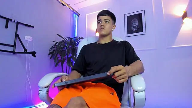 Rob saenz  online show from 11/12/25, 04:22