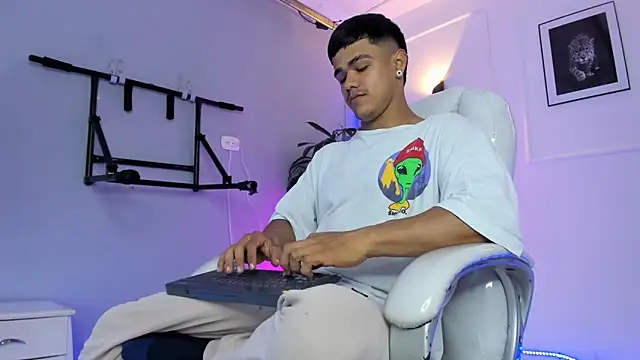 Rob saenz  online show from 11/20/25, 01:34