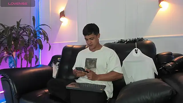 Rob saenz  online show from 10/30/25, 01:53