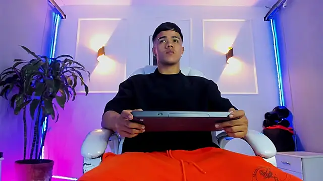 Rob saenz  online show from 11/08/25, 03:37