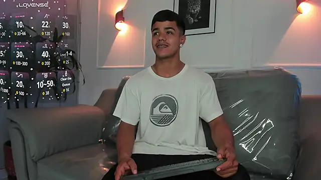 Rob saenz  online show from 12/04/25, 02:27