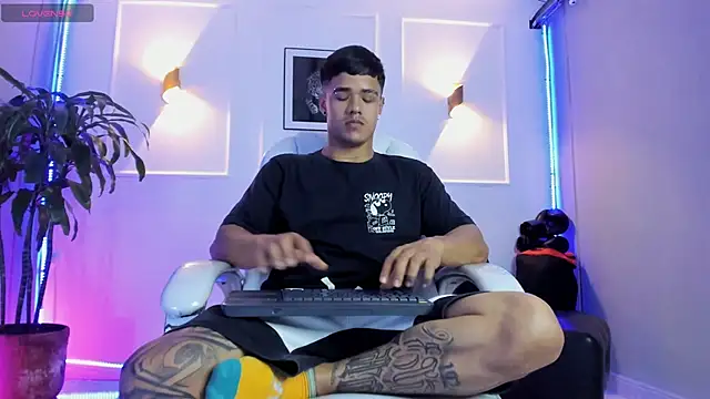 Rob saenz  online show from 11/10/25, 03:06