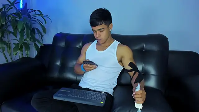 Rob saenz  online show from 09/30/25, 02:34