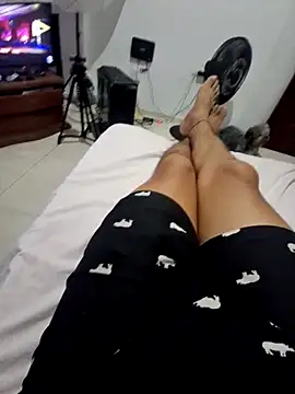 Snapshot of leoytessa_10 chatting on 09/30/25, 01:00 leoytessa 10 online show from 09/30/25, 01:00