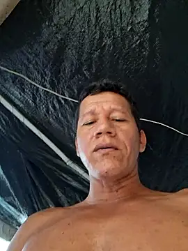 Snapshot of leoytessa_10 chatting on 10/31/25, 01:41 leoytessa 10 online show from 10/31/25, 01:41