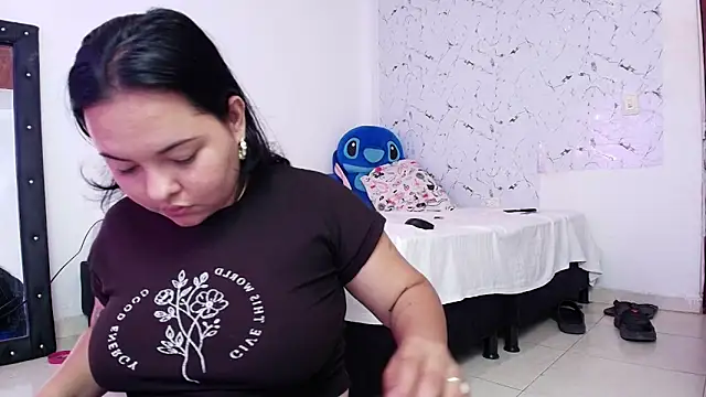 Snapshot of leoytessa_10 chatting on 11/08/25, 01:58 leoytessa 10 online show from 11/08/25, 01:58