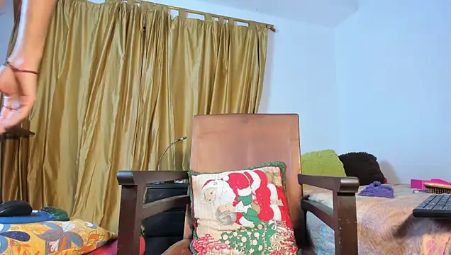 CharlotteLauren online show from 11/30/25, 04:35