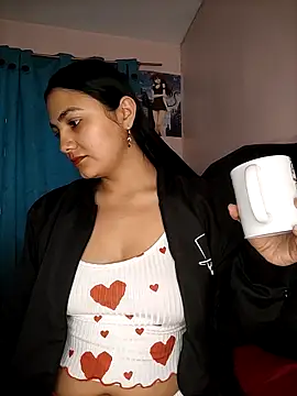 Nahiara velez online show from 03/01/25, 12:07