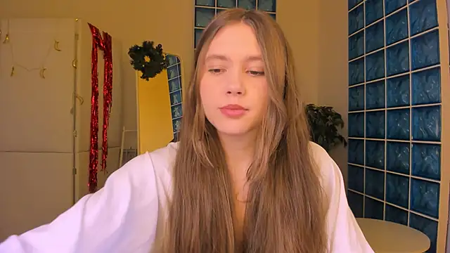 MaryannSoftt online show from 12/15/25, 04:13