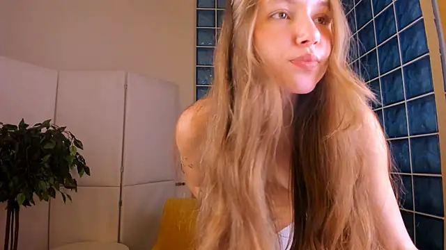 MaryannSoftt online show from 10/18/25, 03:36