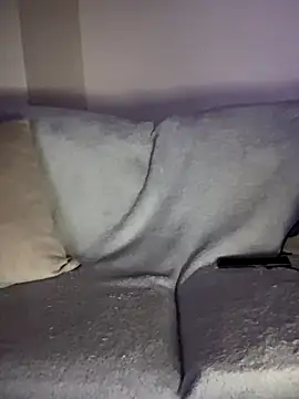 Snapshot of UKSYDNEYFOX chatting on 11/13/25, 02:04 UKSYDNEYFOX online show from 11/13/25, 02:04