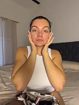 Snapshot of eva_y_marcelo chatting on 06/03/26, 11:44 eva y marcelo online show from 06/03/26, 11:44