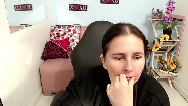 victoria jones online show from 10/21/25, 06:40