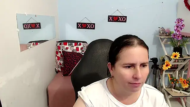 victoria jones online show from 10/28/25, 05:56