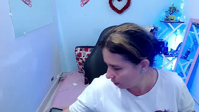 victoria jones online show from 03/05/26, 01:08