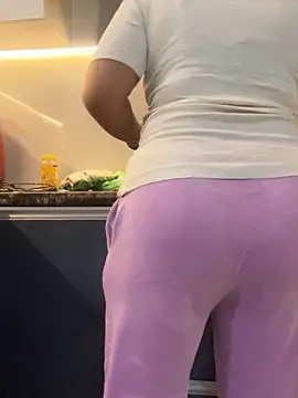 Snapshot of Diya_Chopra chatting on 11/03/25, 04:28 Diya Chopra online show from 11/03/25, 04:28