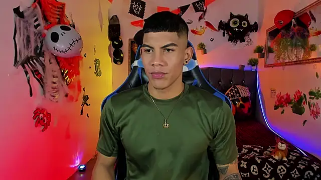 Damian latinxxx online show from 10/28/25, 03:18