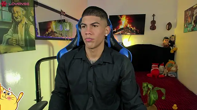Snapshot of Damian_latinxxx chatting on 04/27/26, 12:19 Damian latinxxx online show from 04/27/26, 12:19