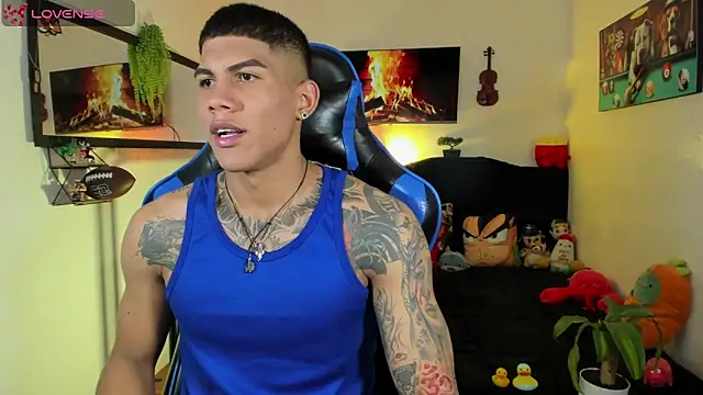 Snapshot of Damian_latinxxx chatting on 05/15/26, 03:15 Damian latinxxx online show from 05/15/26, 03:15