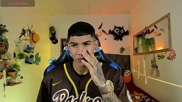 Damian latinxxx online show from 11/16/25, 03:11