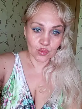 Snapshot of IsabellaBoni chatting on 06/16/26, 06:35 IsabellaBoni online show from 06/16/26, 06:35