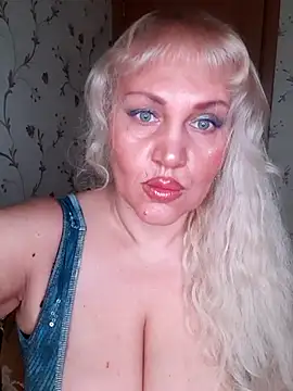 IsabellaBoni online show from 12/05/25, 07:18