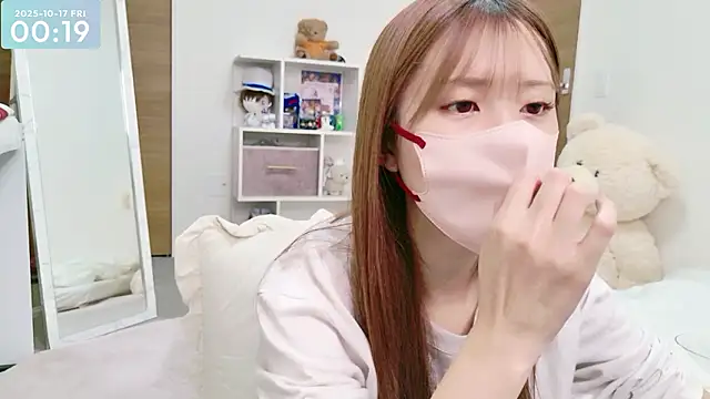 Snapshot of -SHINON- chatting on 10/16/25, 03:20 -SHINON- online show from 10/16/25, 03:20