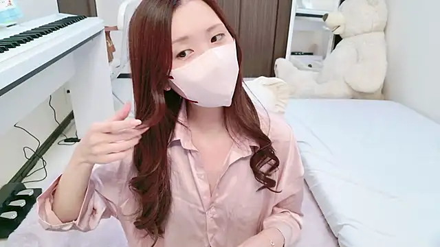 Snapshot of -SHINON- chatting on 01/15/25, 02:45 -SHINON- online show from 01/15/25, 02:45
