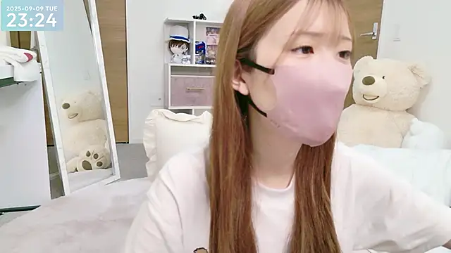 Snapshot of -SHINON- chatting on 09/09/25, 02:26 -SHINON- online show from 09/09/25, 02:26