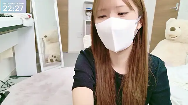 Snapshot of -SHINON- chatting on 09/28/25, 01:29 -SHINON- online show from 09/28/25, 01:29