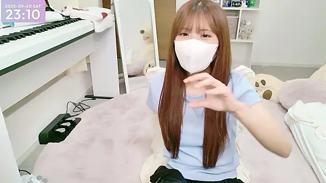 Snapshot of -SHINON- chatting on 09/20/25, 02:11 -SHINON- online show from 09/20/25, 02:11